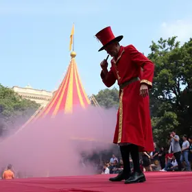 espetáculo de circo Casaco Vermelho