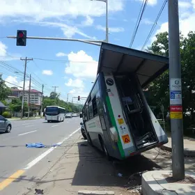 ponto de ônibus desaba em Piracicaba